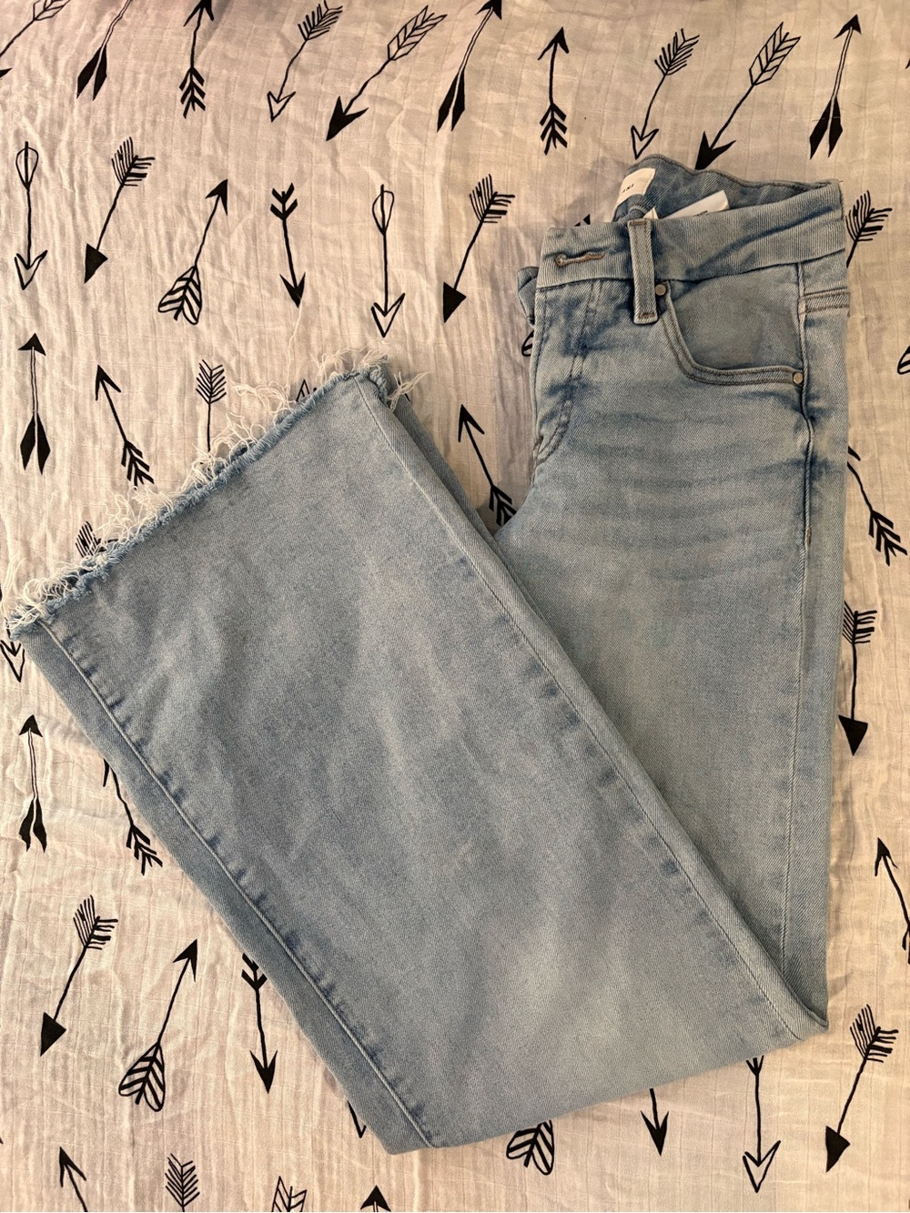 Light Blue High-Rise Wide-Leg Jeans with Frayed Hem